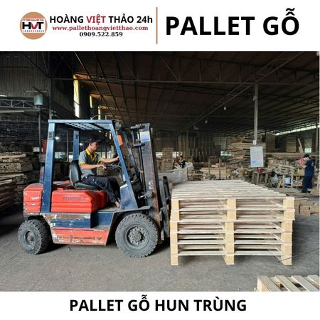 Pallet gỗ hun tr&ugrave;ng