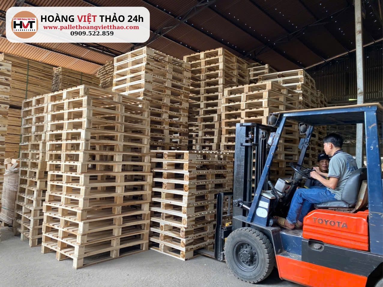 Pallet gạch men