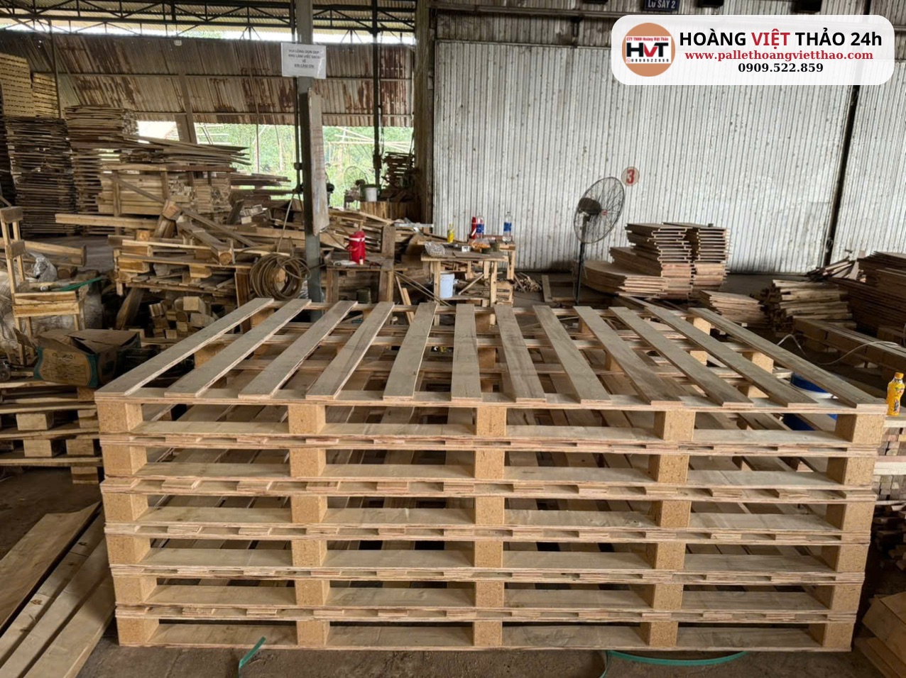 Pallet gạch men