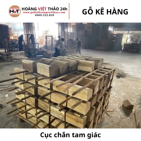 cục chắn tam giác